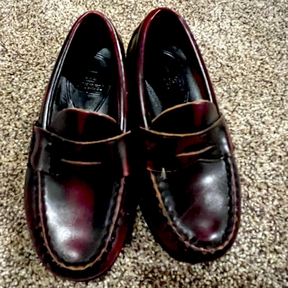 Boys size 9.5 sperry shoes in excellent condition
